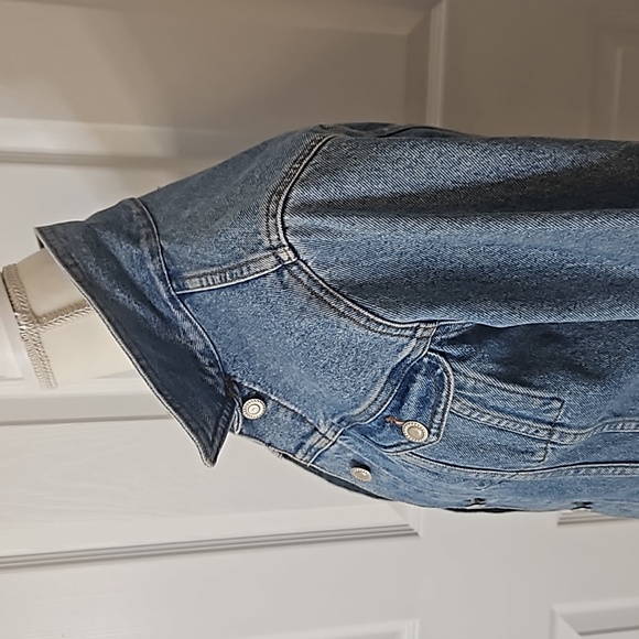 Women's Jean Jacket from the Bleu Jeans Company. Size Med. 100% Cotton - Picture 12 of 12